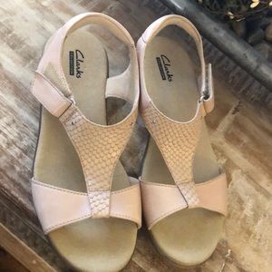 ****Never Worn**** Clark’s Sandals
